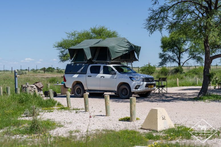 4x4 avec tente de toit pour 4 personnes en Namibie