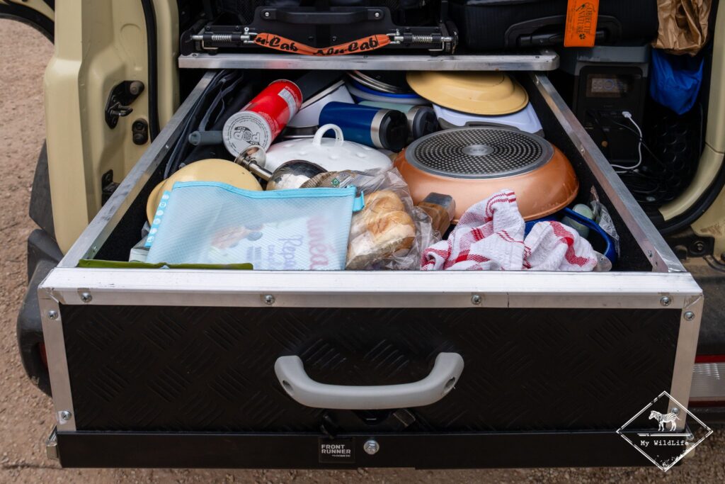 Rangement du 4x4 Suzuki Jimny aménagé camping