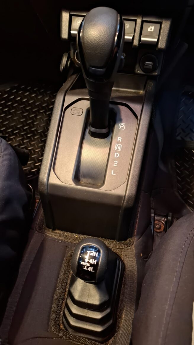 Boite de vitesse et mode de transmission du 4x4 Suzuki Jimny aménagé camping